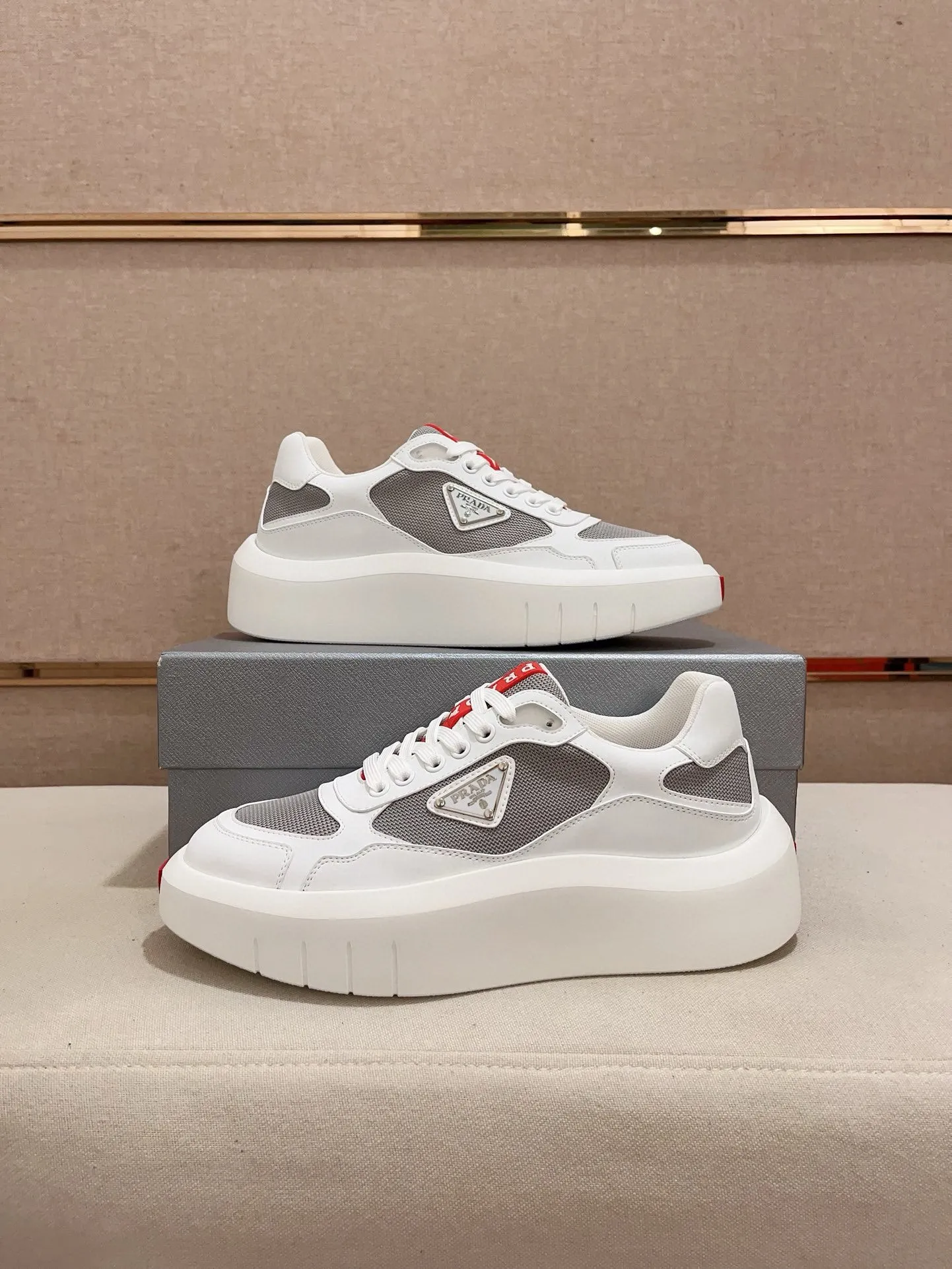 Factory price 620💰 ✔️✔️✔️Higher version High-quality new PRADA (Prada) counters are launched simultaneously. New men's shoes and 😘fabric are made of high-tech glue-spraying technology. Lining: Full cowhide lining. 👍🏿 High-end ☄️ air-cushion molded anti-slip rubber outsole, exquisite lines, simple and elegant, comfortable and high-end for leisure travel. Code number: 38 to 45 (can be customized to 46 to 47, non-refundable)